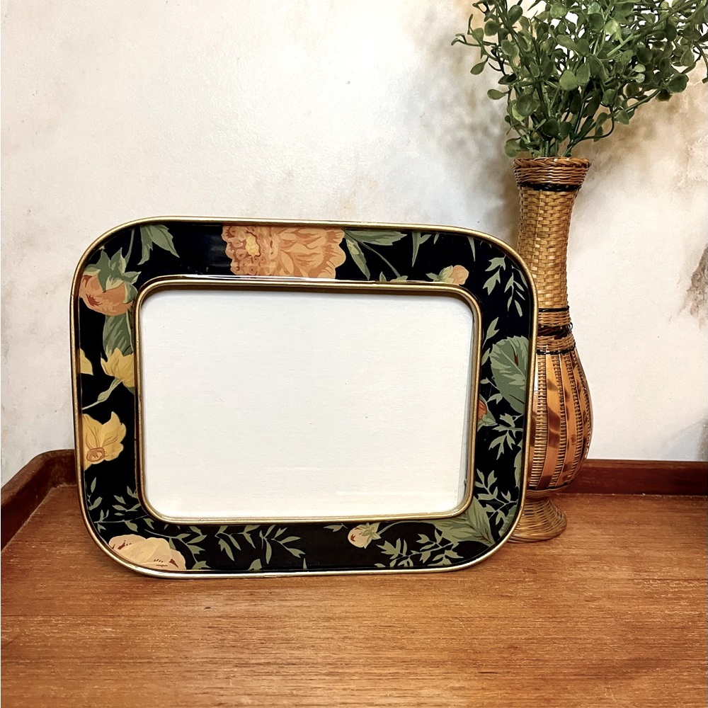 Vintage The Bucklers 5th Ave NY. Floral Enamel Picture Photo Frame 3.5” x 4.5”